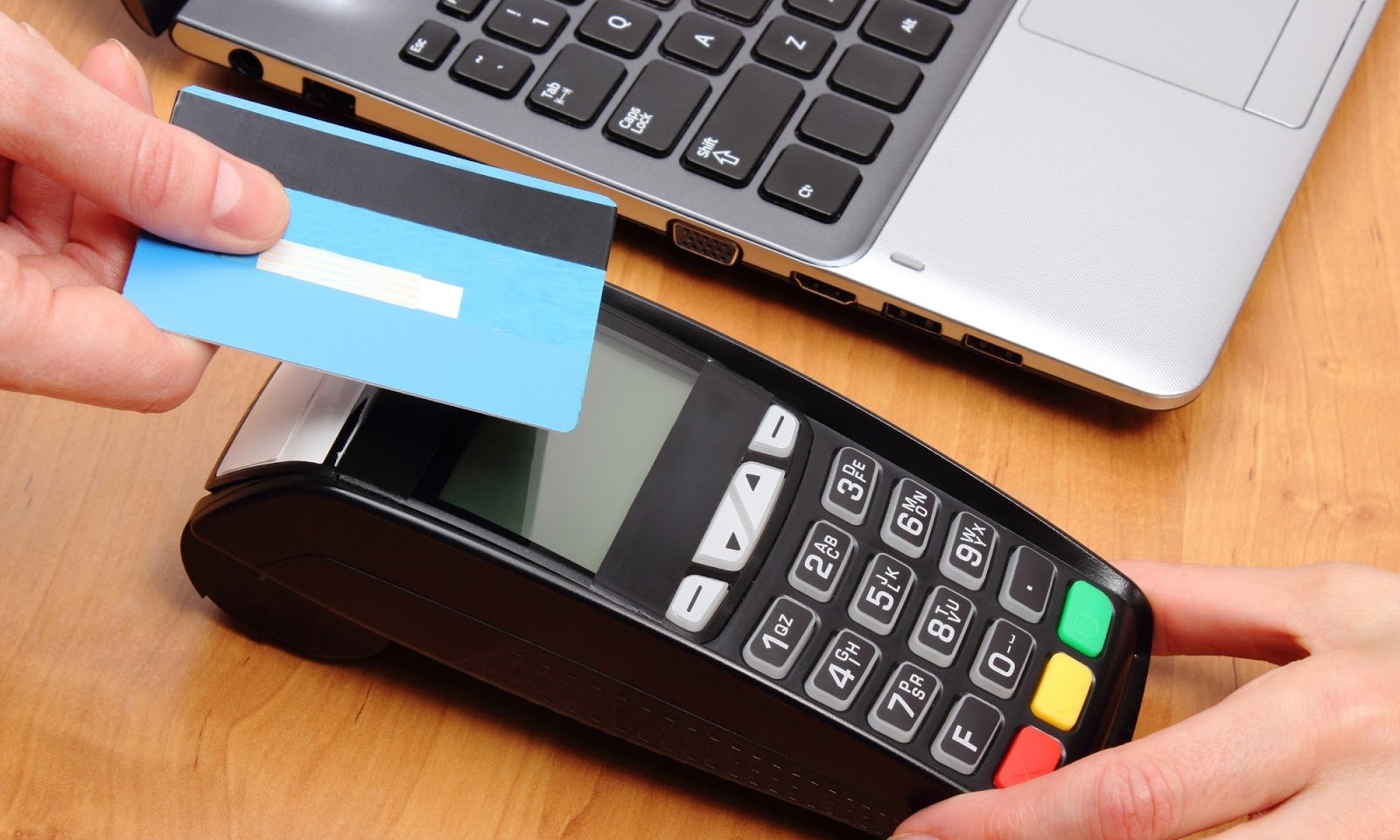 7 Benefits of Mobile Card Readers for Business